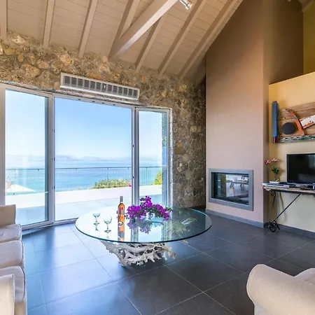 Villa Apanemia Mare *